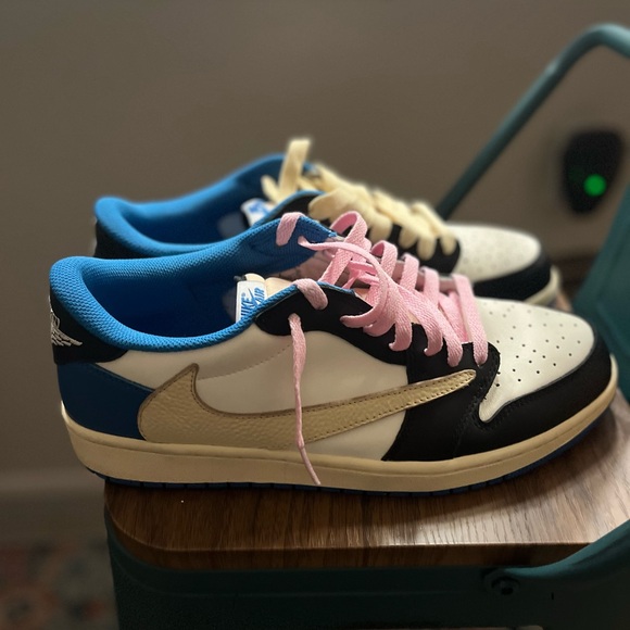 Fragment Design x Travis Scott x Air Jordan 1 Retro Low - Picture 3 of 8